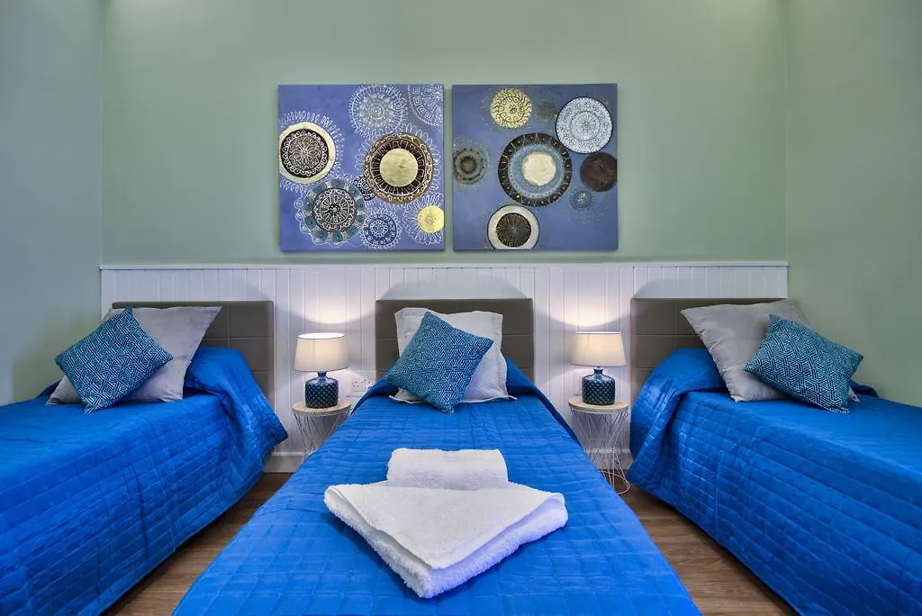 Amazing 4-Bedroom Sliema Town House With Jacuzzi Feriehus