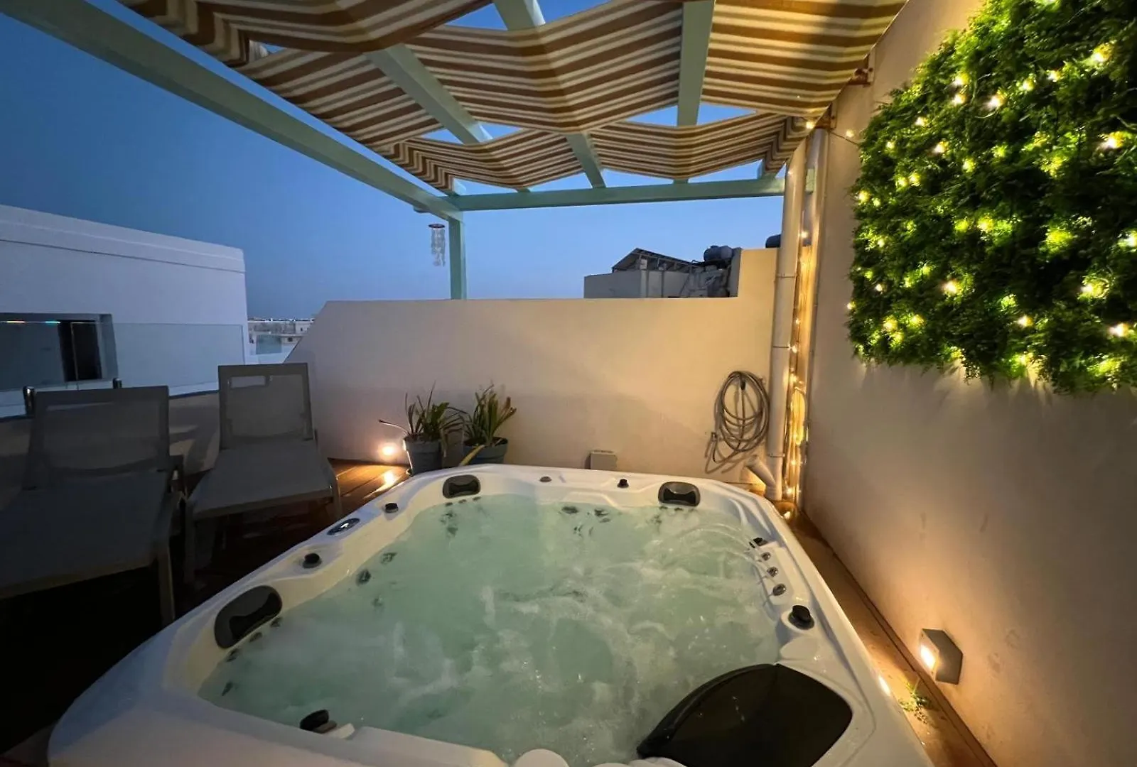 Amazing 4-Bedroom Sliema Town House With Jacuzzi 0*,