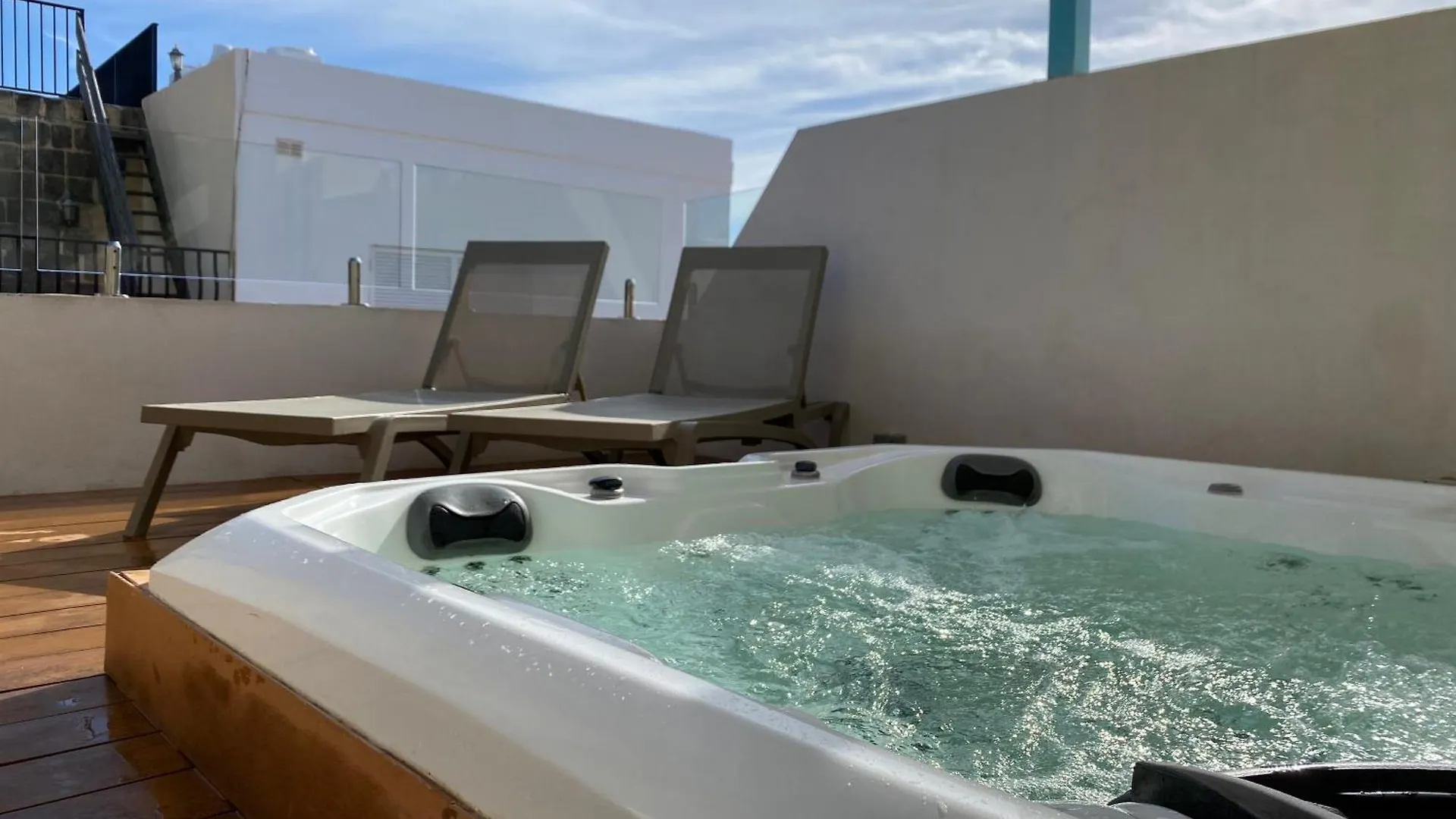 Amazing 4-Bedroom Sliema Town House With Jacuzzi
