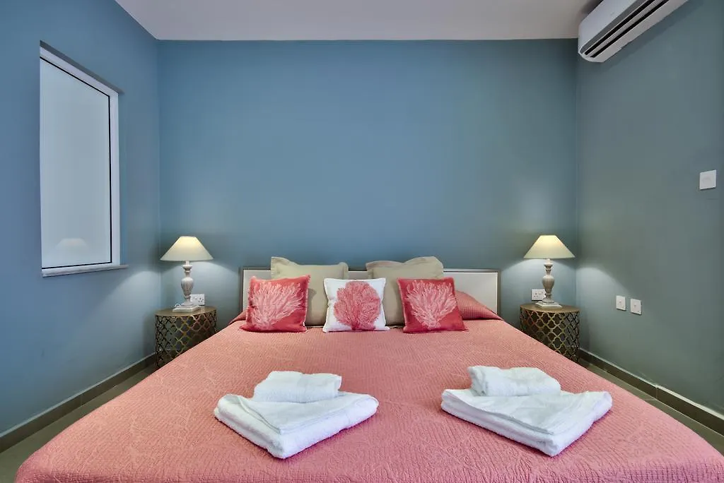Amazing 4-Bedroom Sliema Town House With Jacuzzi