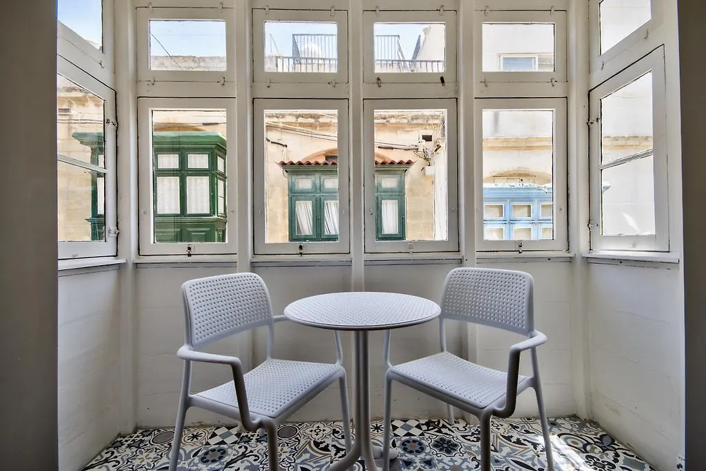 Dom wakacyjny Amazing 4-Bedroom Sliema Town House With Jacuzzi