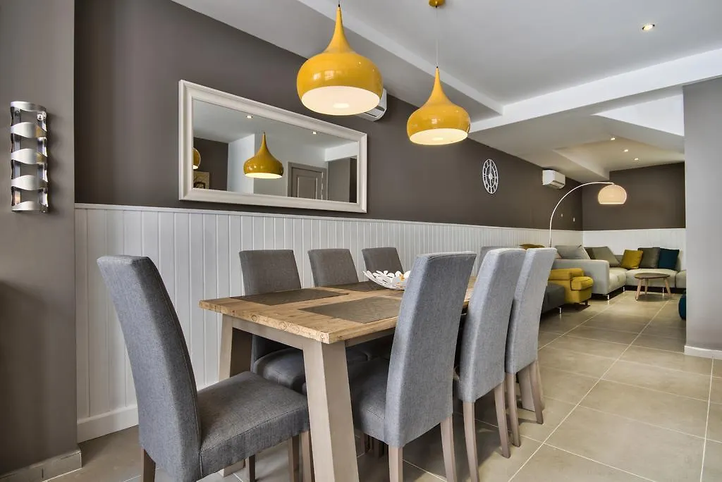 Amazing 4-Bedroom Sliema Town House With Jacuzzi Dom wakacyjny