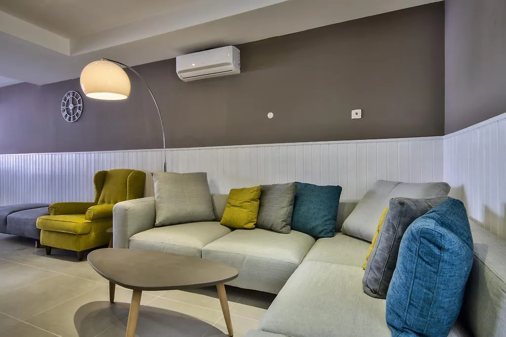 Dom wakacyjny Amazing 4-Bedroom Sliema Town House With Jacuzzi Malta