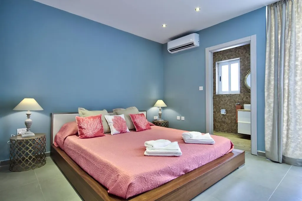 Amazing 4-Bedroom Sliema Town House With Jacuzzi 0*,