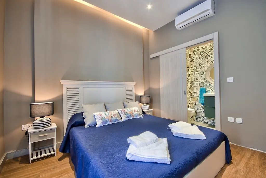 Dom wakacyjny Amazing 4-Bedroom Sliema Town House With Jacuzzi