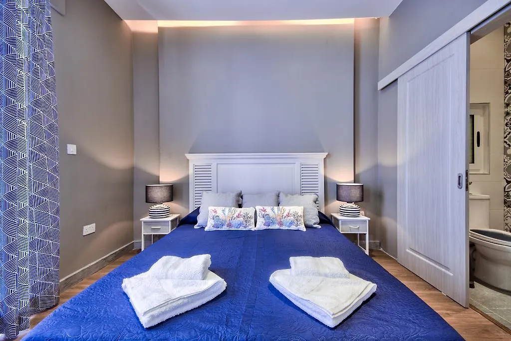 Dom wakacyjny Amazing 4-Bedroom Sliema Town House With Jacuzzi