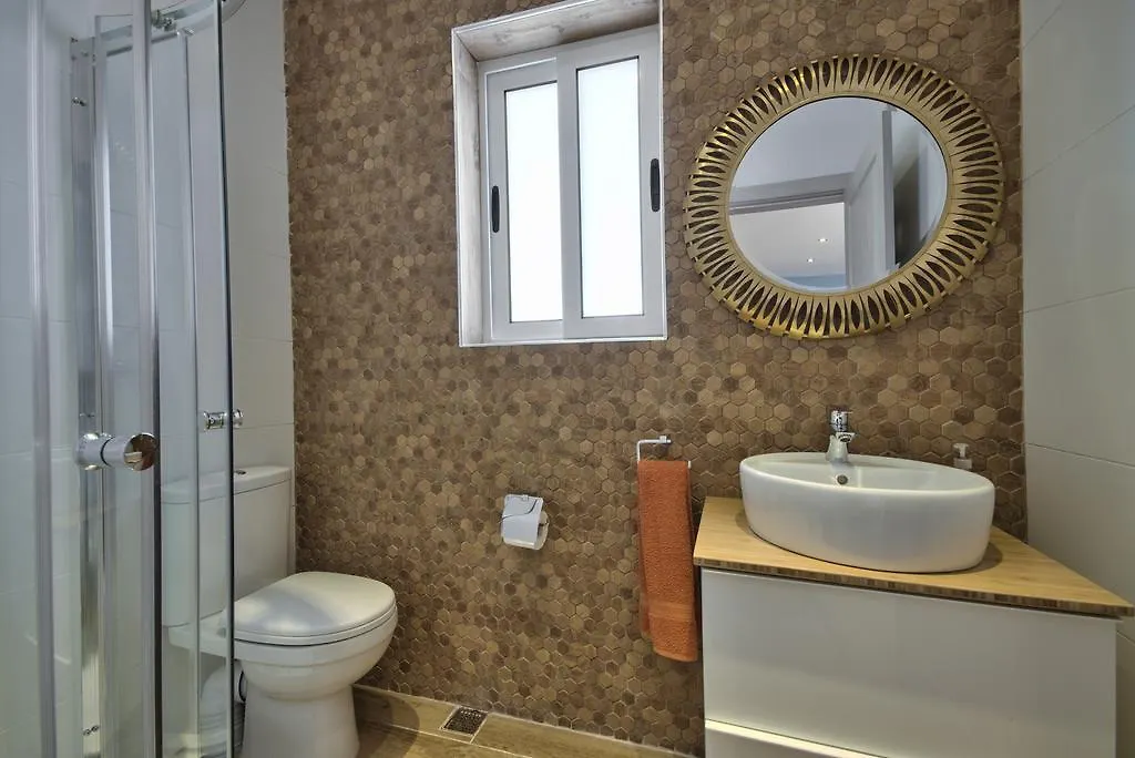 Amazing 4-Bedroom Sliema Town House With Jacuzzi Dom wakacyjny