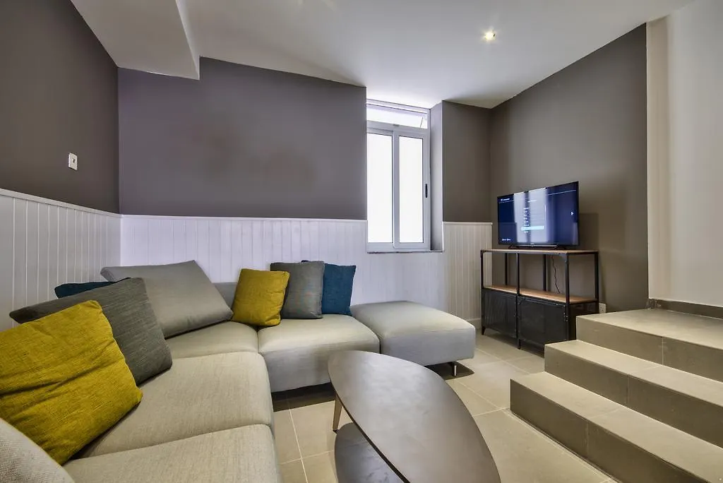 Amazing 4-Bedroom Sliema Town House With Jacuzzi 0*,  Malta
