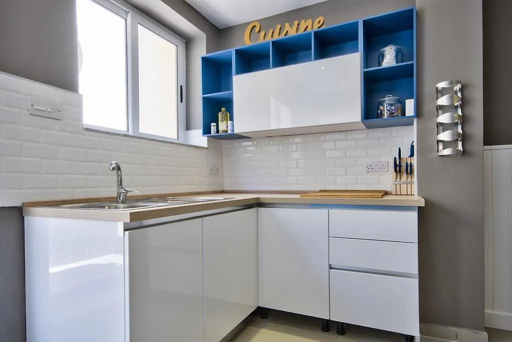 Dom wakacyjny Amazing 4-Bedroom Sliema Town House With Jacuzzi